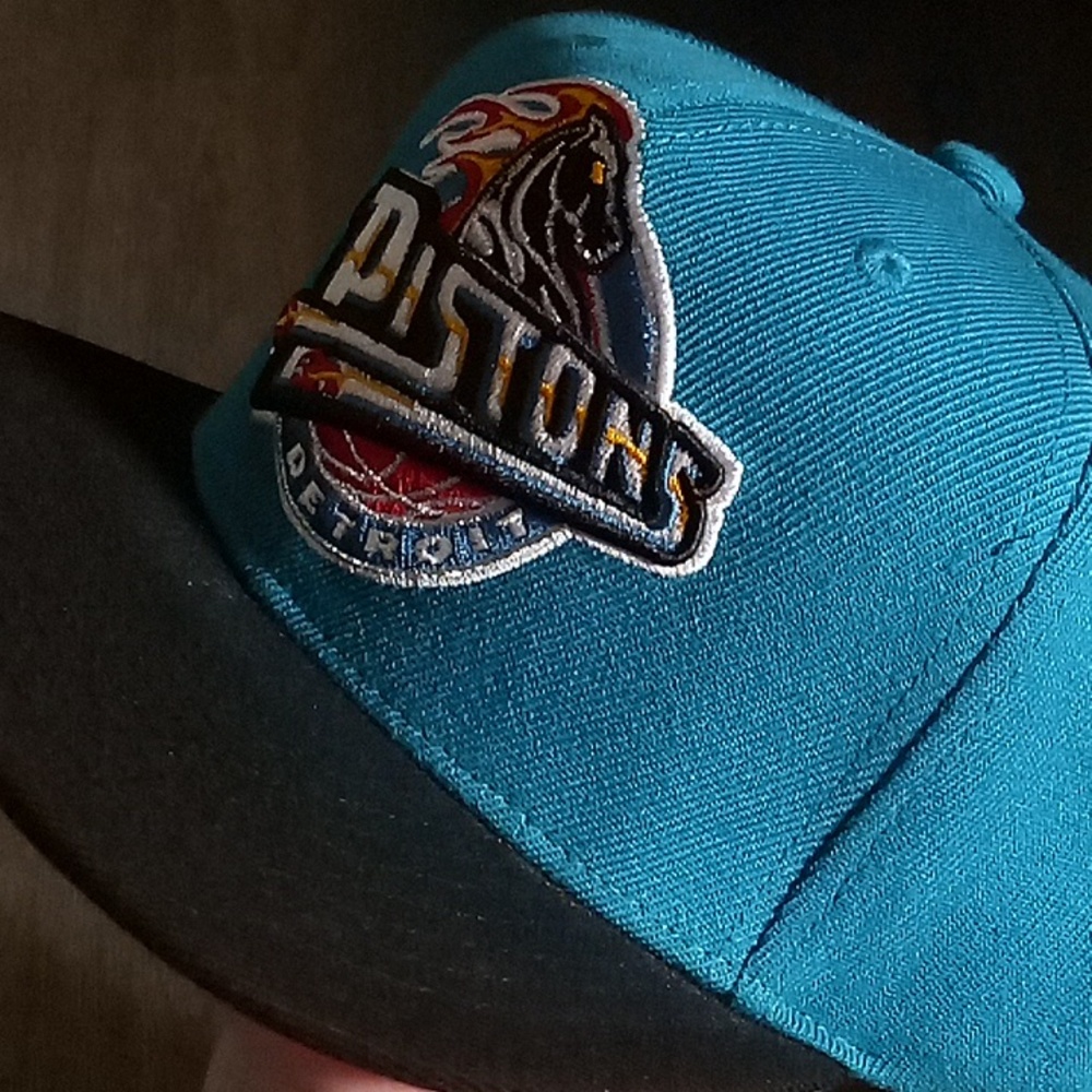Detroit Pistons Snapback - Picture 3 of 3